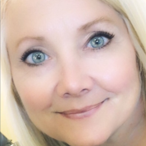 Meet your Posher, Tammy - Picture 1 of 2